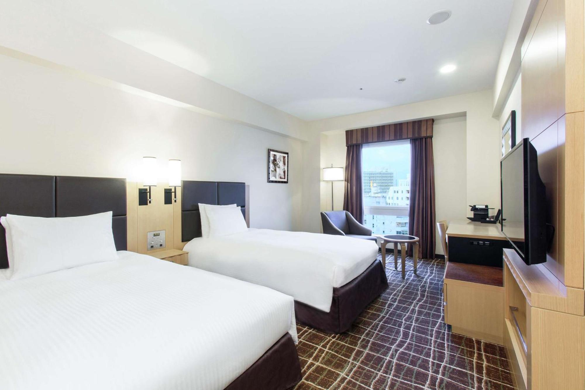 โรงแรม โรงแรมดับเบิลทรี บาย ฮิลตัน นะฮะ 4*