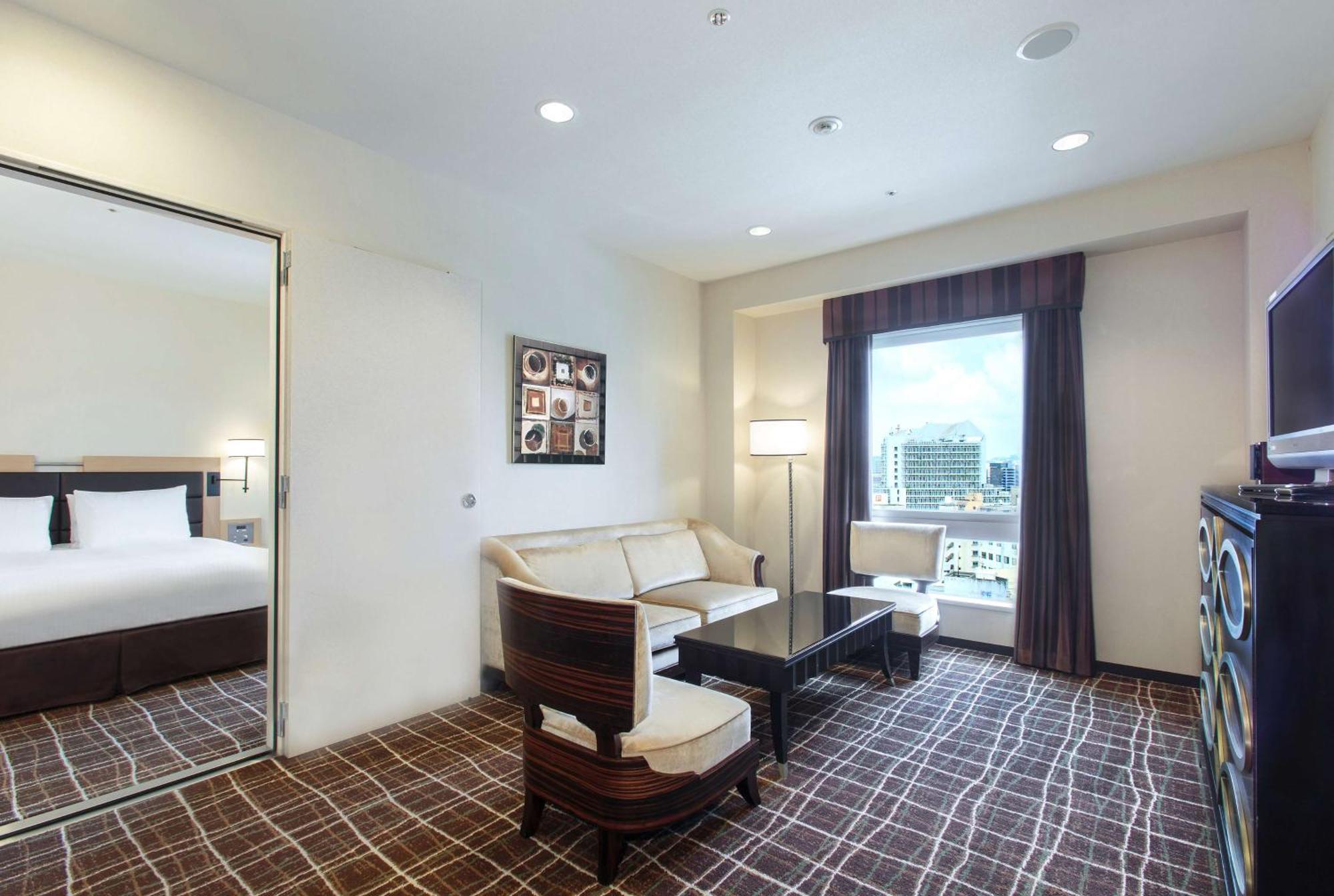 โรงแรมดับเบิลทรี บาย ฮิลตัน นะฮะ โรงแรม 4*