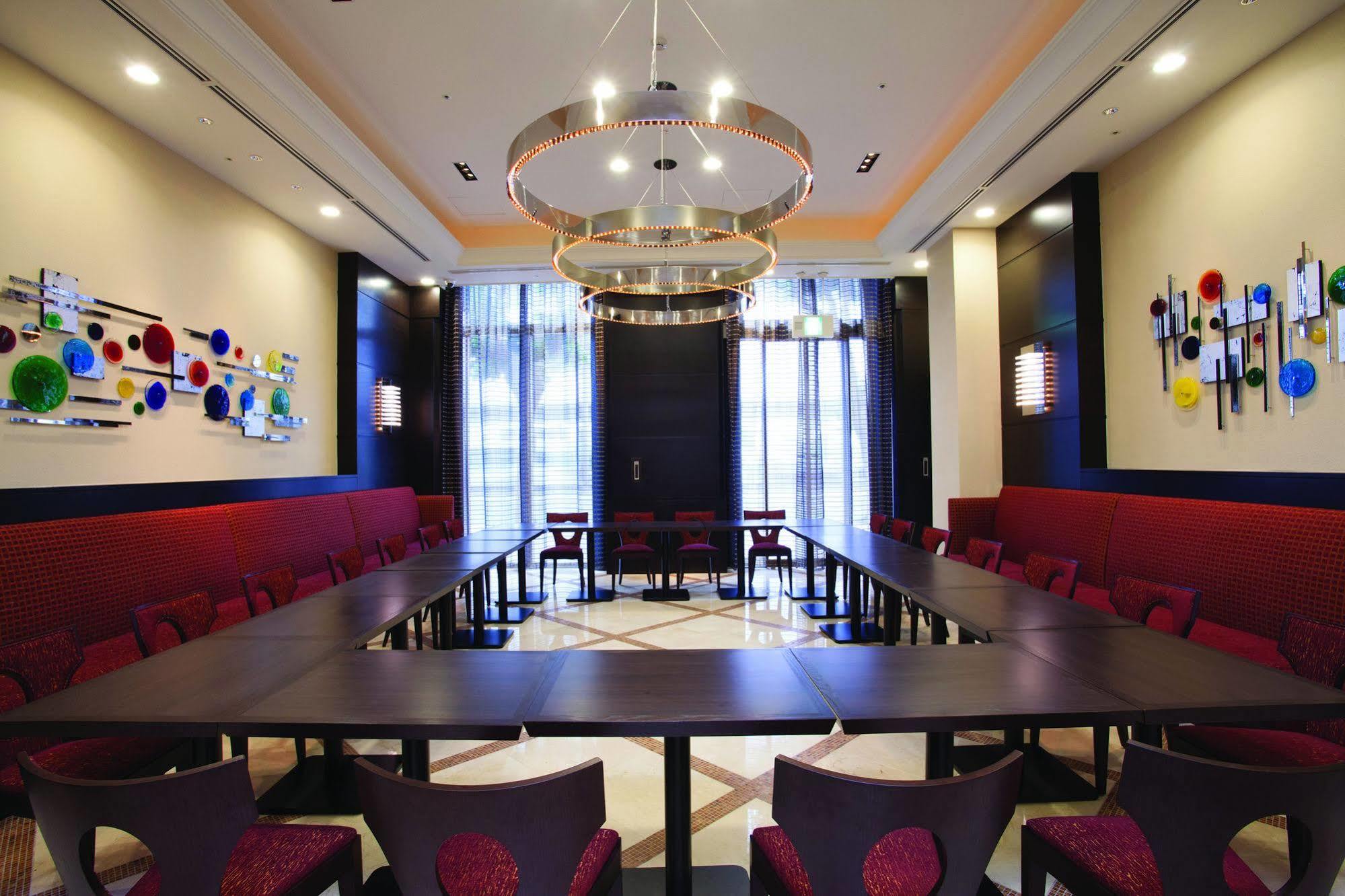 โรงแรมดับเบิลทรี บาย ฮิลตัน นะฮะ 4*